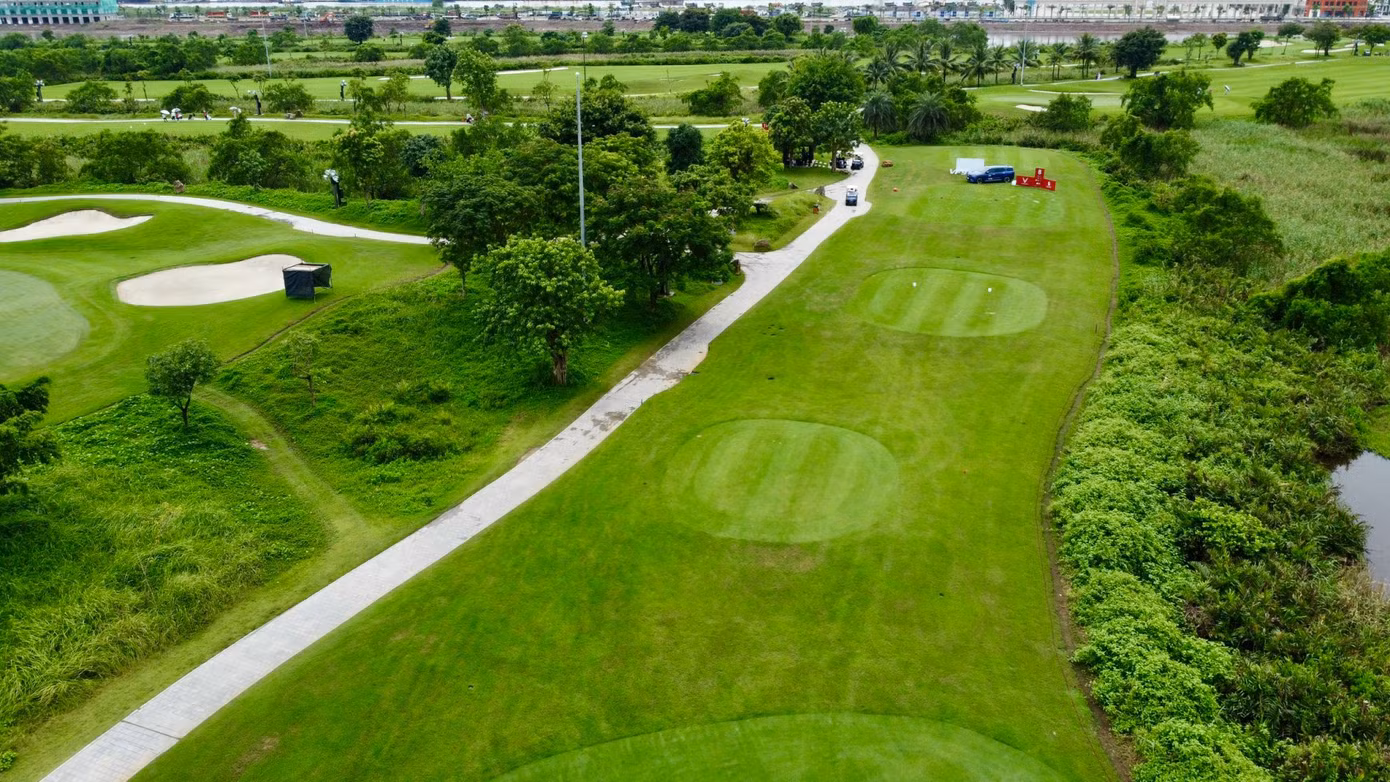 Ở giải năm nay, nhận thấy trình độ các golfer ngày càng tiến bộ, Ban tổ chức cũng nâng cao các tiêu chuẩn để Giải Vô địch Golf Quốc gia luôn là giải đấu đỉnh cao và đẳng cấp. Vì vậy, sân đấu ở Vinpearl Golf Hải Phòng được thiết kế dài hơn, cỏ rough được nuôi dày hơn.