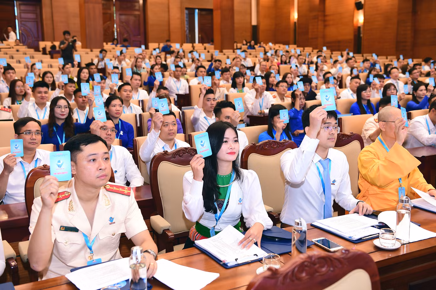 Đại biểu tiến hành hiệp thương thông qua nội dung chương trình Đại hội. Ảnh: Xuân Tùng