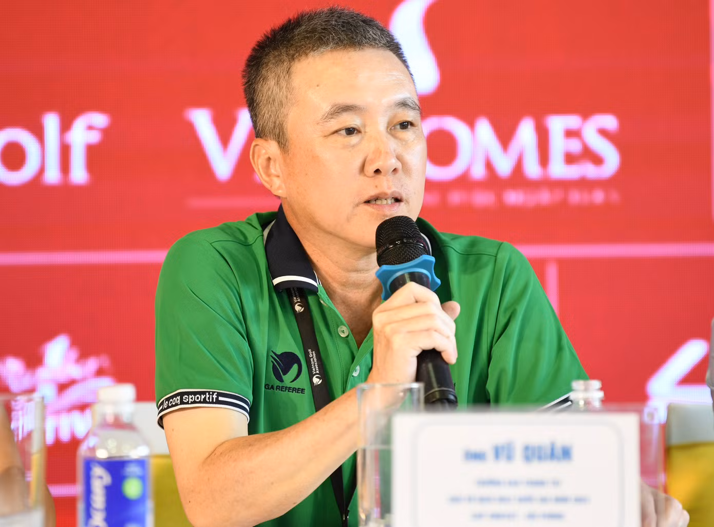Trọng tài Vũ Quân chia sẻ tại buổi gặp mặt báo chí. Trọng tài Vũ Quân chia sẻ tại buổi gặp mặt báo chí.