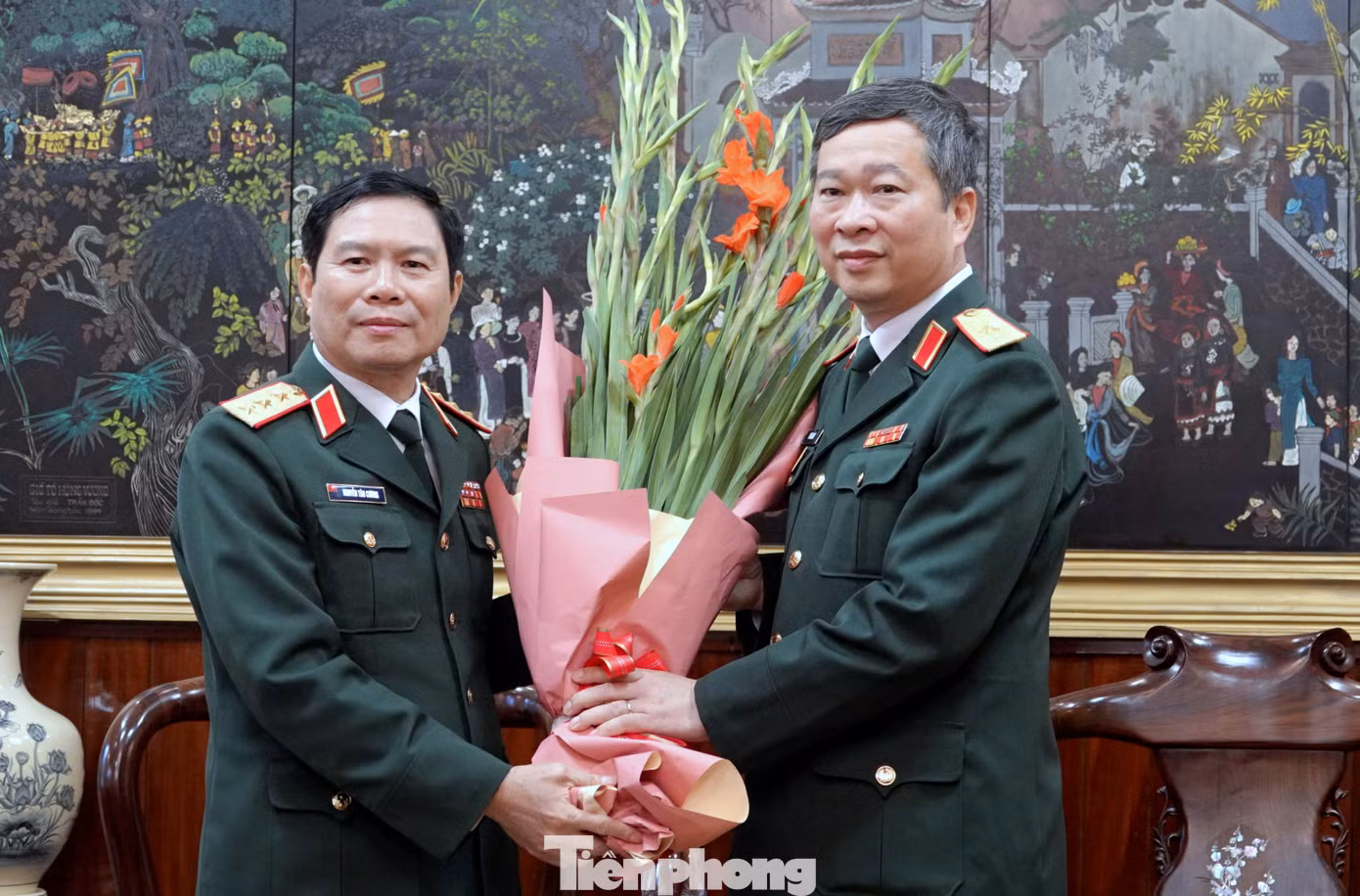 Tổng Tham mưu trưởng Nguyễn Tân Cương và Tư lệnh BTL Bảo vệ Lăng Bùi Hải Sơn