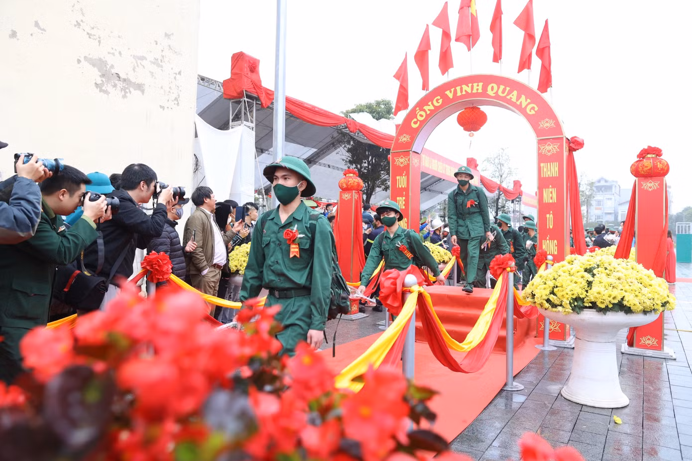 Thanh niên Hà Nội lên đường tòng quân bảo vệ Tổ quốc vào đầu năm 2023.