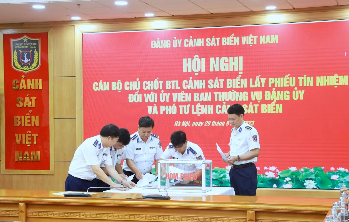 Tổ kiểm phiếu thực hiện nhiệm vụ tại hội nghị. Ảnh: CSBVN