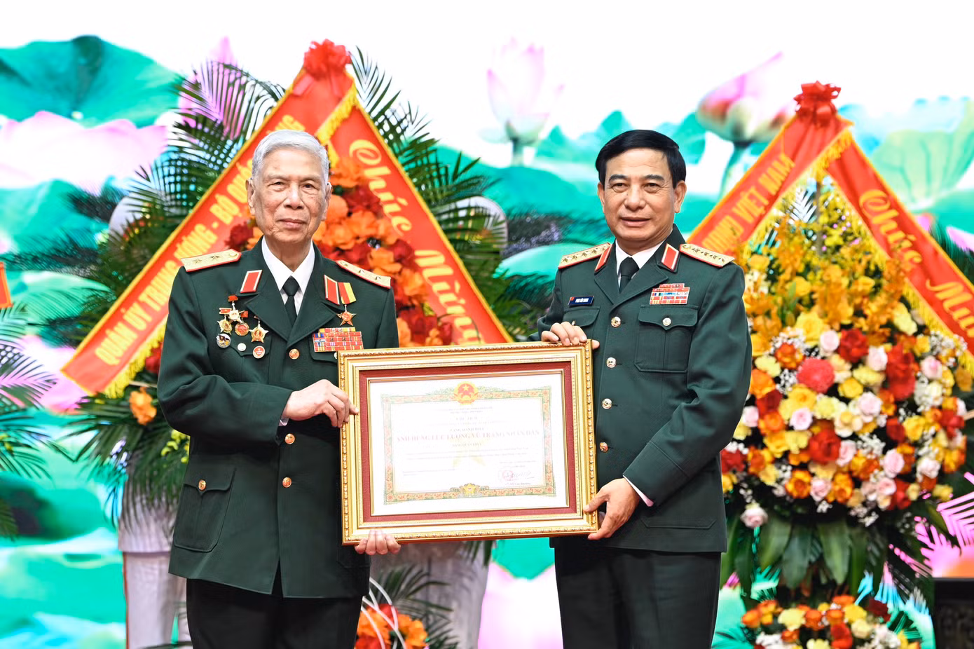 Tại buổi lễ, thừa ủy quyền của Chủ tịch nước, Đại tướng Phan Văn Giang đã trao danh hiệu Anh hùng Lực lượng vũ trang nhân dân tặng Trung tướng Đặng Quân Thụy, nhằm ghi nhận, tôn vinh những thành tích đặc biệt xuất sắc của ông trong kháng chiến chống Pháp. Tại buổi lễ, thừa ủy quyền của Chủ tịch nước, Đại tướng Phan Văn Giang đã trao danh hiệu Anh hùng Lực lượng vũ trang nhân dân tặng Trung tướng Đặng Quân Thụy, nhằm ghi nhận, tôn vinh những thành tích đặc biệt xuất sắc của ông trong kháng chiến chống Pháp.