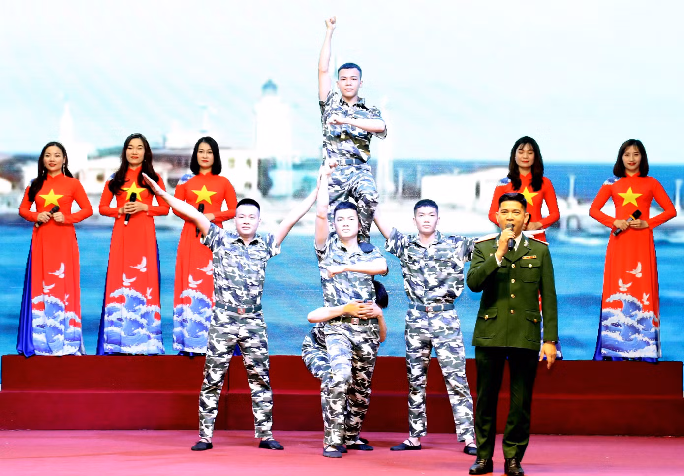 Chương trình văn nghệ tại hội nghị tập huấn. Chương trình văn nghệ tại hội nghị tập huấn.
