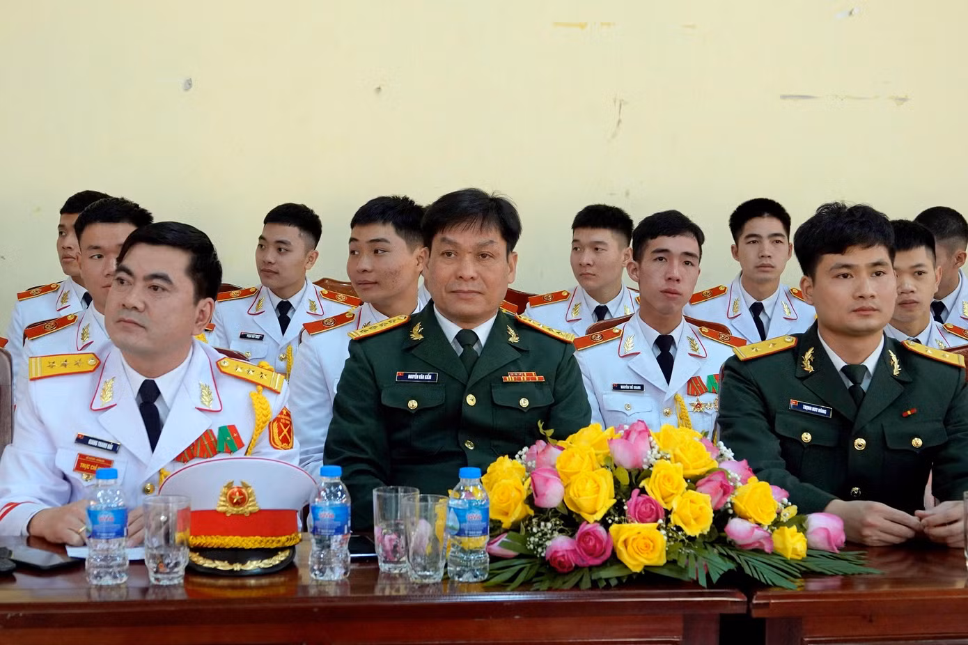 Lãnh đạo, chỉ huy Đoàn 275 (hàng đầu) cùng ĐVTN trong đơn vị tại buổi tiếp đoàn công tác Trung ương Đoàn