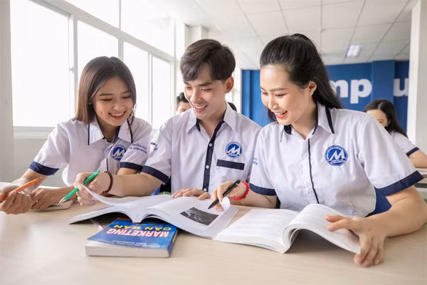 Nhiều trường mở cửa đón sinh viên đi học trở lại ảnh 1