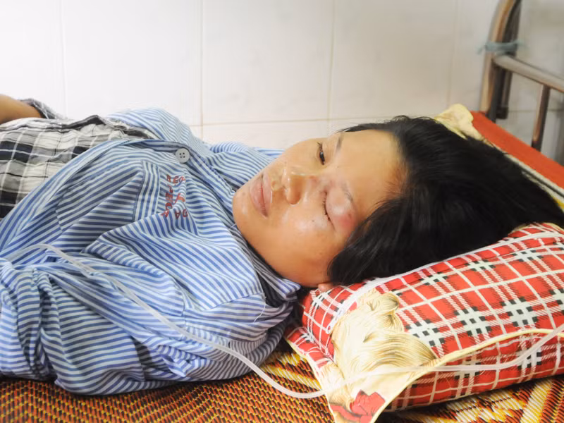 Chị Lê Thị Thủy tại Bệnh viện đa khoa phố Nối (Hưng Yên) chiều 24-5. Ảnh: Tuấn Nguyễn. Chị Lê Thị Thủy tại Bệnh viện đa khoa phố Nối (Hưng Yên) chiều 24-5. Ảnh: Tuấn Nguyễn