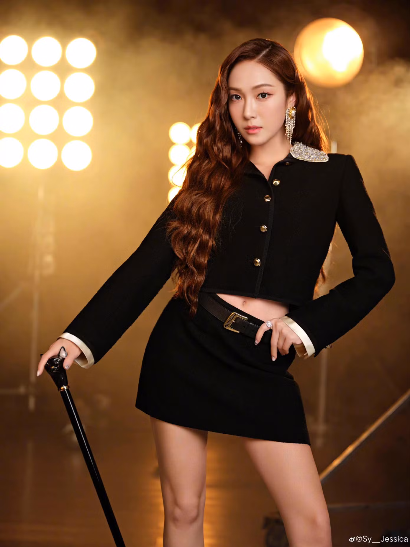 Jessica (cựu thành viên SNSD) sử dụng tên phiên âm Trịnh Tú Nghiên để tham gia chương trình Tỷ Tỷ Đạp Gió Rẽ Sóng, dù cái tên Jessica quen thuộc với đại chúng hơn. Jessica (cựu thành viên SNSD) sử dụng tên phiên âm Trịnh Tú Nghiên để tham gia chương trình Tỷ Tỷ Đạp Gió Rẽ Sóng, dù cái tên Jessica quen thuộc với đại chúng hơn.