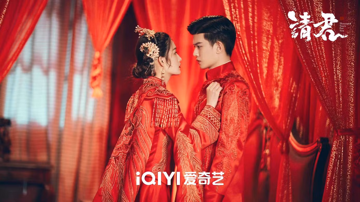 Lý Thấm trong vai nữ chính Đăng Đăng (trái) và Lục Viêm do Nhậm Gia Luân thủ vai (phải).