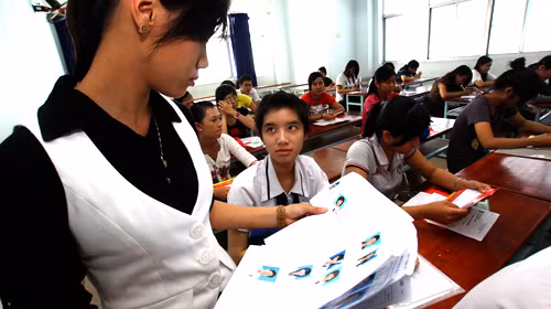 Thí sinh dự thi vào Trường ĐH Nguyễn Tất Thành (bậc CĐ) năm 2011. Năm nay trường này tuyển 4 ngành bậc đại học