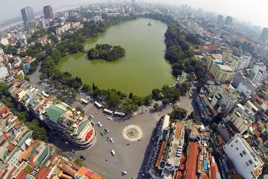 Số lượng tin chào thuê mặt bằng quanh hồ Hoàn Kiếm có sự gia tăng rõ rệt thời gian gần đây. Ảnh: VietnamNet.