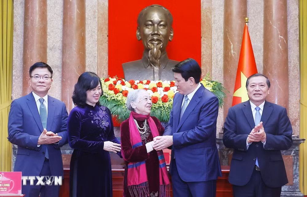 Chủ tịch nước Lương Cường và các đại biểu dự buổi gặp mặt. Ảnh: TTXVN.