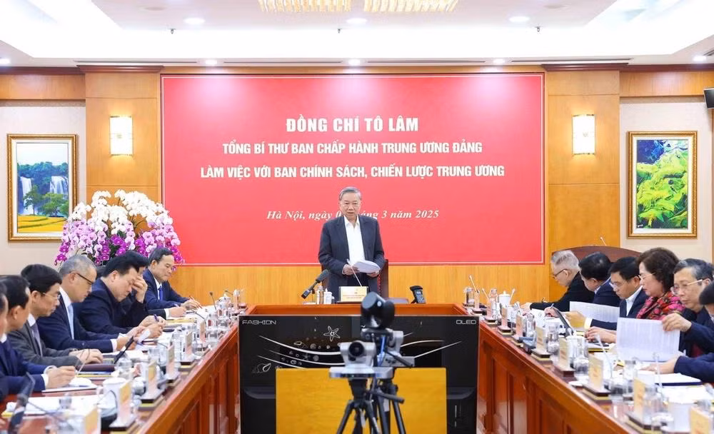 Tổng Bí thư Tô Lâm làm việc với Ban Chính sách, chiến lược Trung ương. Ảnh: TTXVN.