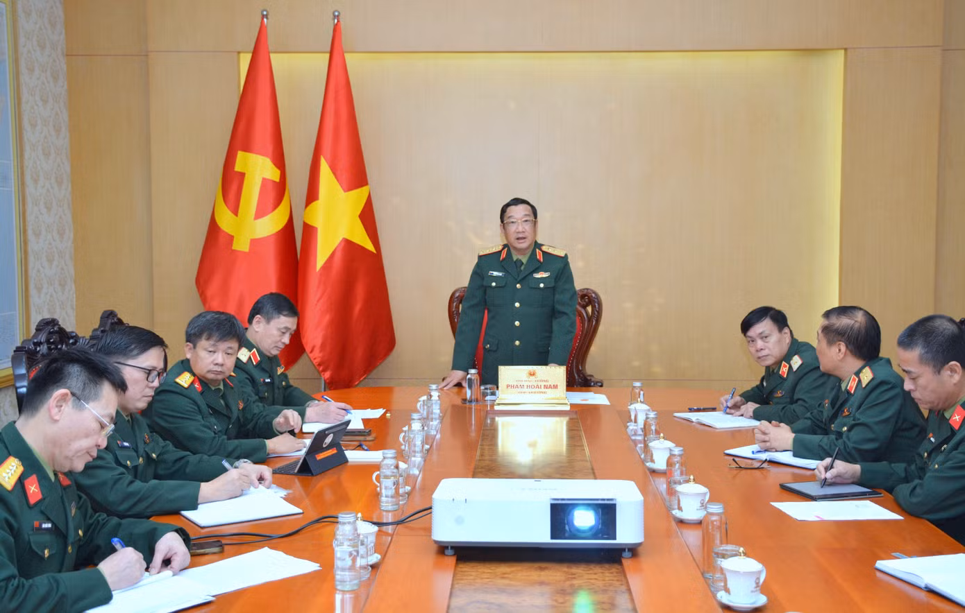 Thượng tướng Phạm Hoài Nam chủ trì làm việc với các cơ quan, đơn vị về việc nghiên cứu tích hợp, thiết kế, chế tạo, làm chủ công nghệ chế tạo hệ thống pháo tự hành, ngày 14/3. Thượng tướng Phạm Hoài Nam chủ trì làm việc với các cơ quan, đơn vị về việc nghiên cứu tích hợp, thiết kế, chế tạo, làm chủ công nghệ chế tạo hệ thống pháo tự hành, ngày 14/3.