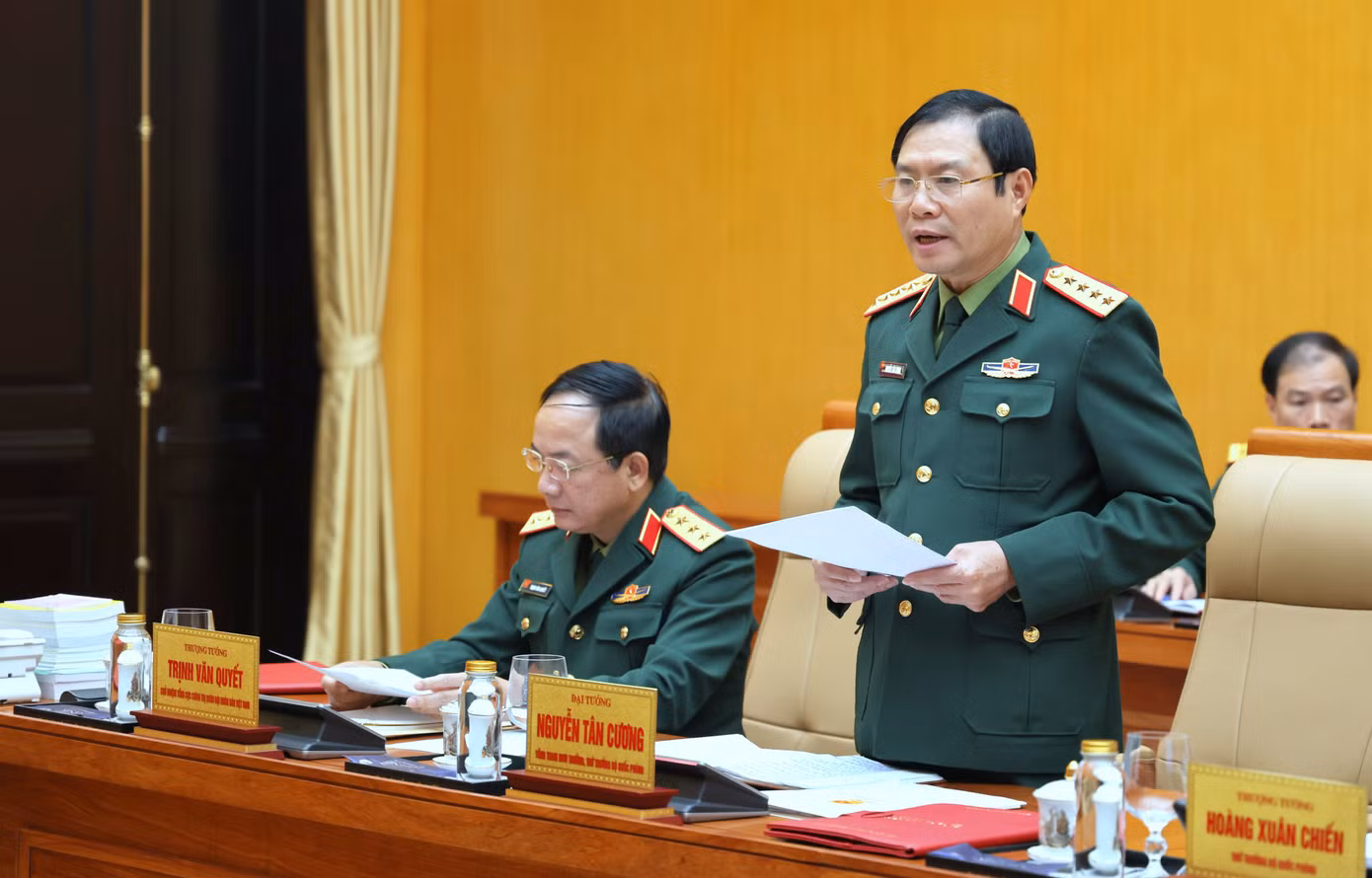 Tổng Tham mưu trưởng Nguyễn Tân Cương phát biểu tại buổi làm việc. Tổng Tham mưu trưởng Nguyễn Tân Cương phát biểu tại buổi làm việc.