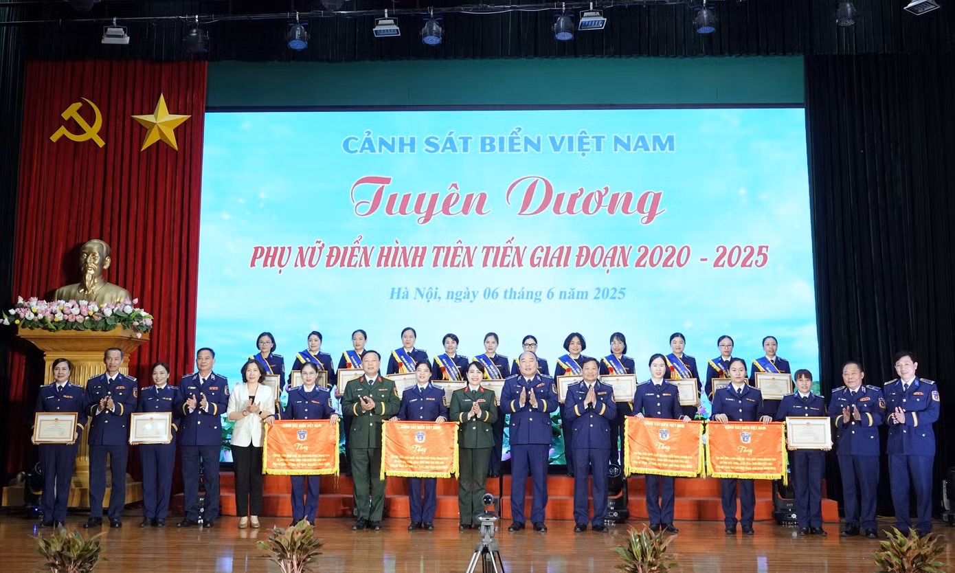 Trong giai đoạn 2020-2025, phụ nữ Cảnh sát biển có 7 tập thể và 12 cá nhân được tuyên dương điển hình tiên tiến cấp Bộ Tư lệnh, 1 tập thể và 3 cá nhân được đề nghị khen thưởng điển hình tiên tiến cấp toàn quân. Trong giai đoạn 2020-2025, phụ nữ Cảnh sát biển có 7 tập thể và 12 cá nhân được tuyên dương điển hình tiên tiến cấp Bộ Tư lệnh, 1 tập thể và 3 cá nhân được đề nghị khen thưởng điển hình tiên tiến cấp toàn quân.