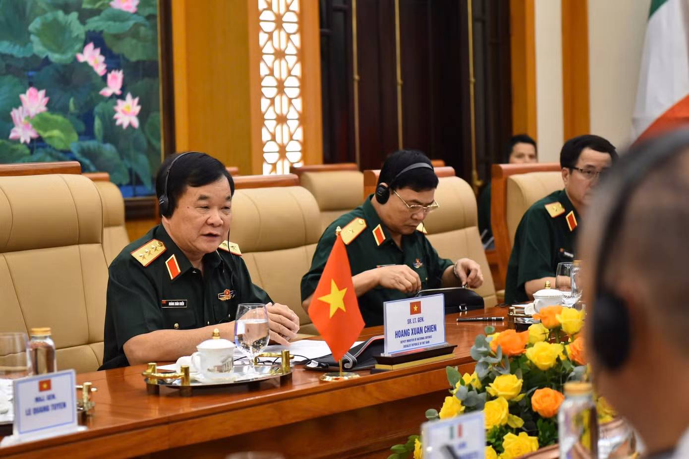 Thượng tướng Hoàng Xuân Chiến và Quốc vụ khanh Quốc phòng Italy Matteo Perego di Cremnago đồng chủ trì Đối thoại. Thượng tướng Hoàng Xuân Chiến và Quốc vụ khanh Quốc phòng Italy Matteo Perego di Cremnago đồng chủ trì Đối thoại.