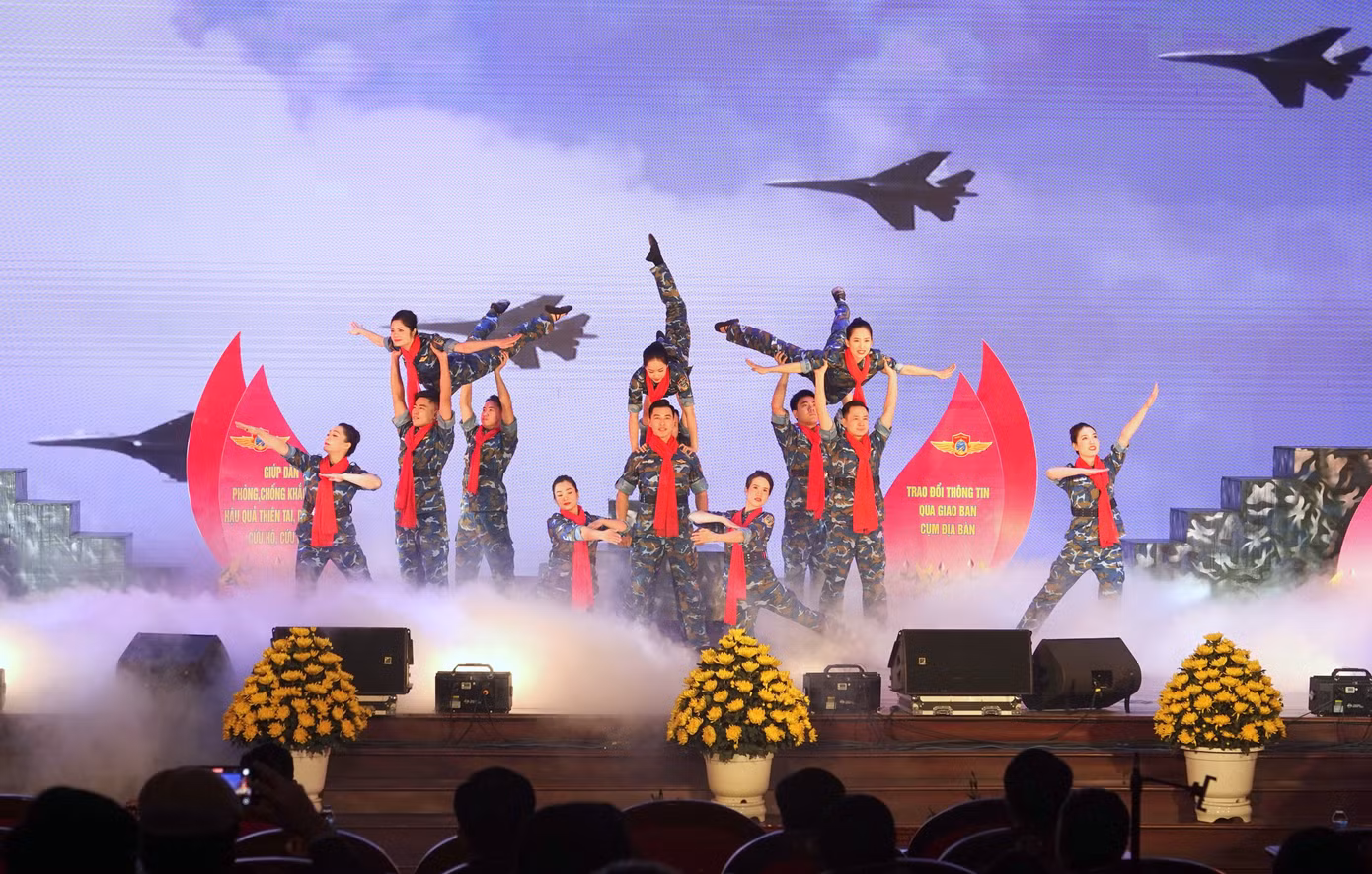 Phần thi của đội thi Quân chủng Phòng không - Không quân. Phần thi của đội thi Quân chủng Phòng không - Không quân.