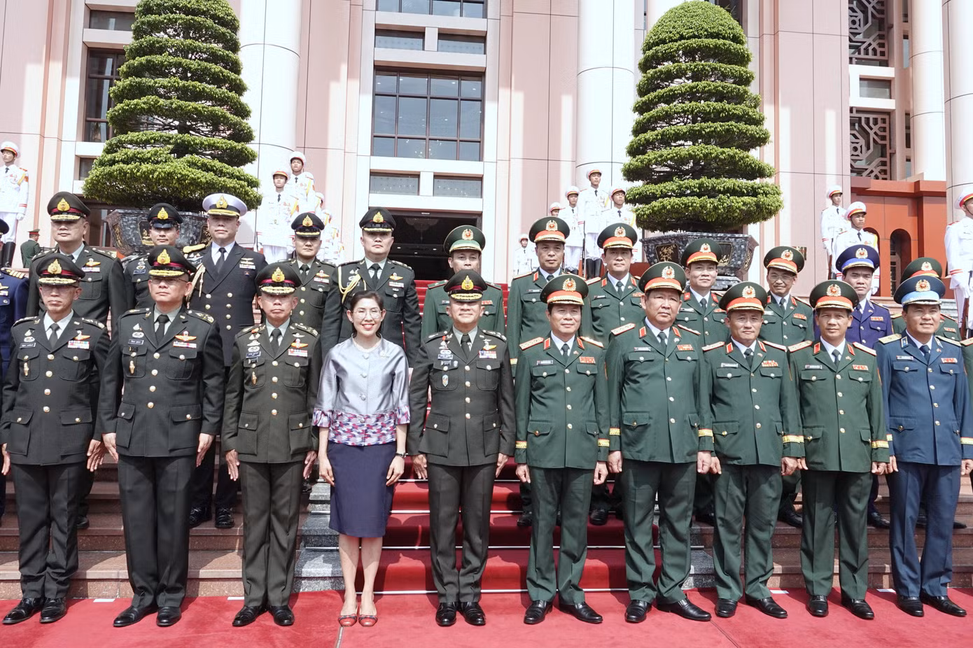 Quang cảnh lễ đón đoàn đại biểu quân sự cấp cao Thái Lan tại trụ sở Bộ Quốc phòng. Quang cảnh lễ đón đoàn đại biểu quân sự cấp cao Thái Lan tại trụ sở Bộ Quốc phòng.