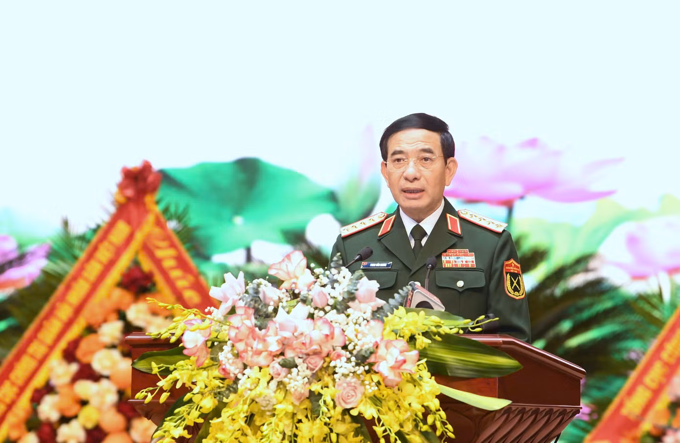 Đại tướng Phan Văn Giang phát biểu giao nhiệm vụ cho Tổng cục Hậu cần - Kỹ thuật. Đại tướng Phan Văn Giang phát biểu giao nhiệm vụ cho Tổng cục Hậu cần - Kỹ thuật.