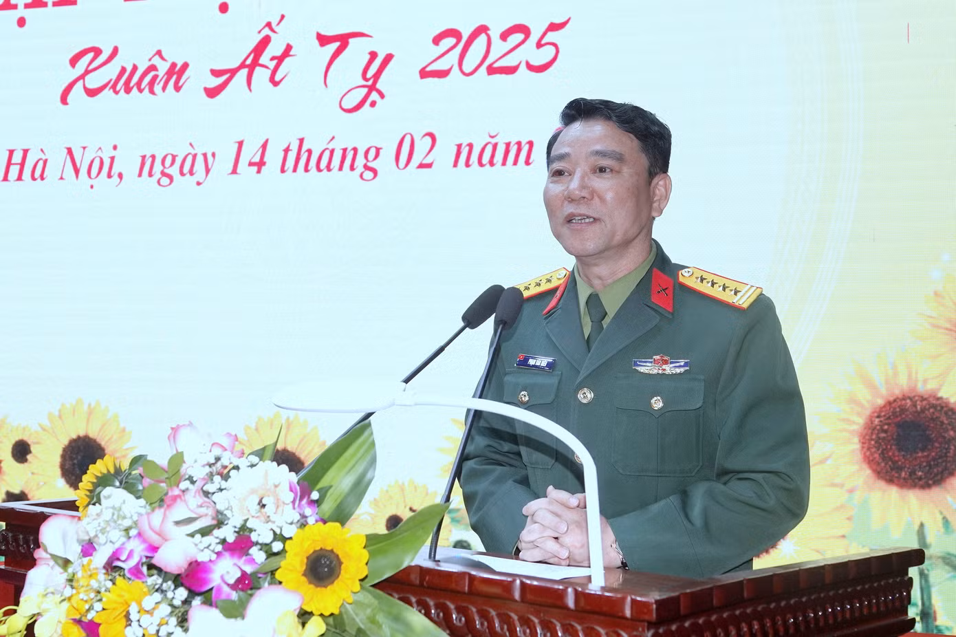 Đại tá Phạm Văn Hiếu - Phó Chính ủy BTL Bảo vệ Lăng. Đại tá Phạm Văn Hiếu - Phó Chính ủy BTL Bảo vệ Lăng.