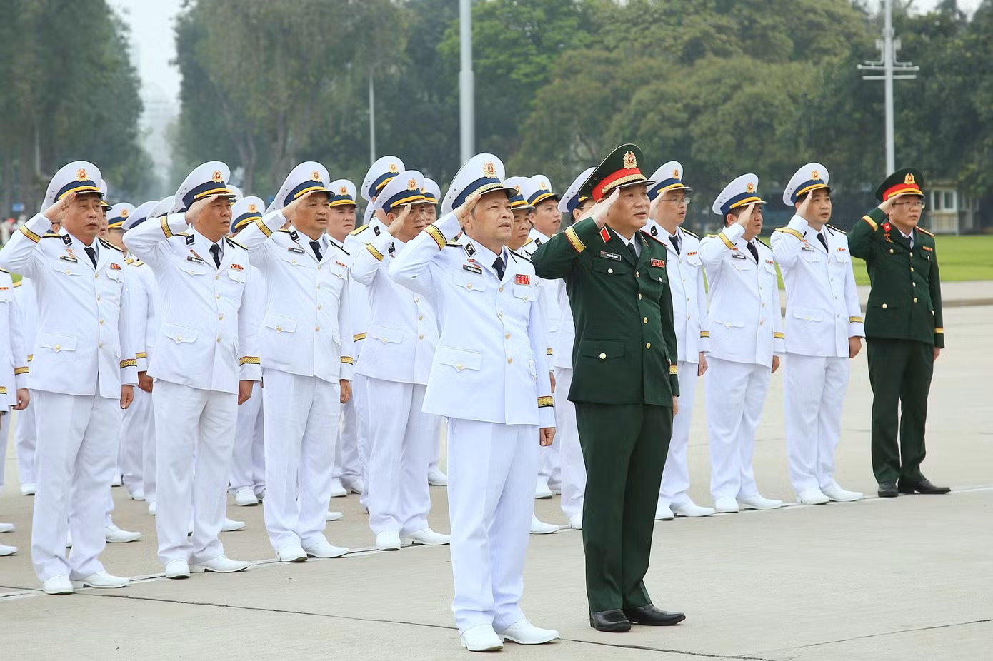 Các đại biểu dự Lễ báo công.