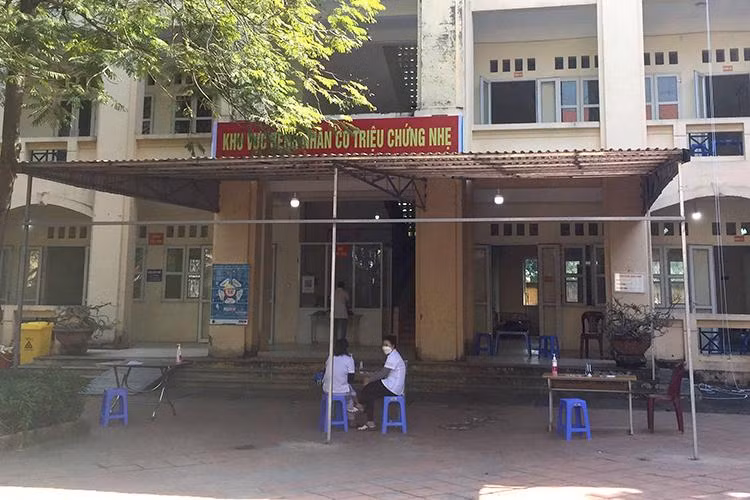 Khu bệnh nhân có triệu chứng và không có triệu chứng được bố trí ở 2 tòa nhà tách biệt