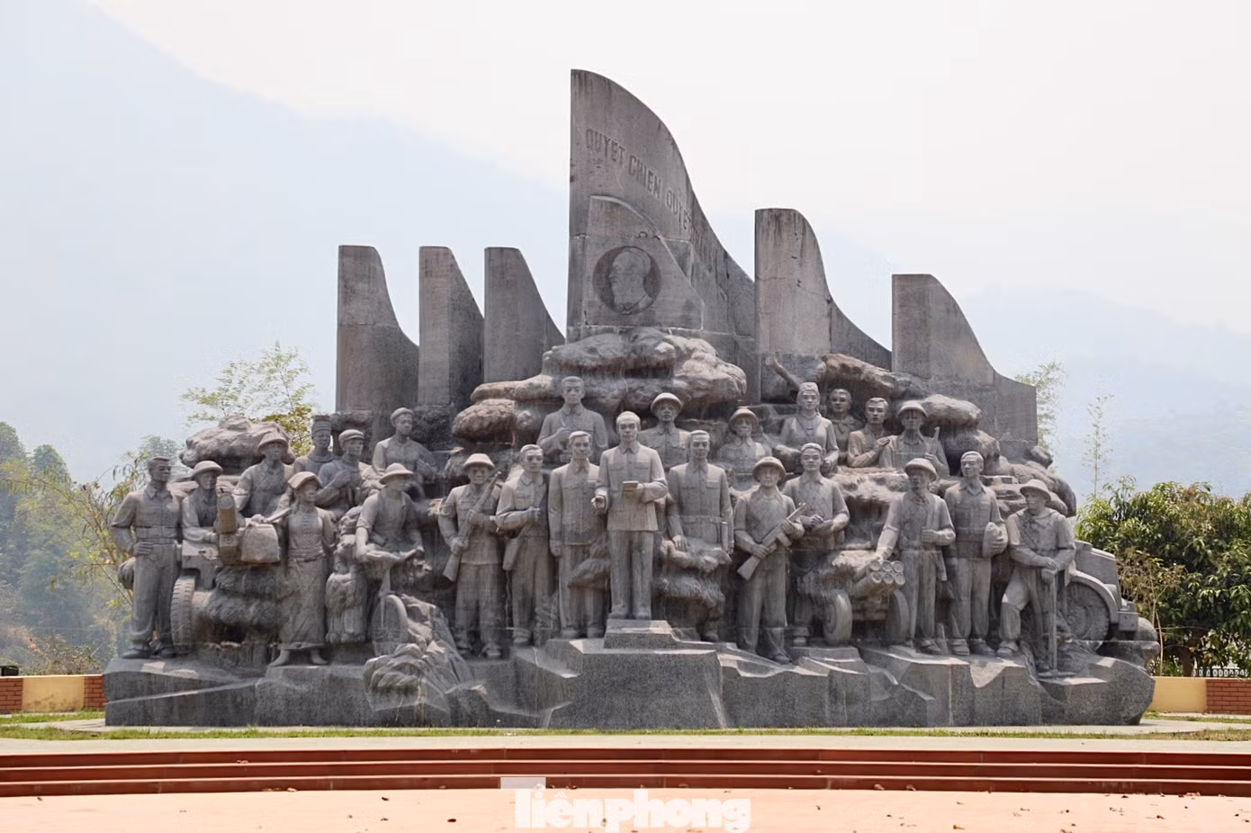 Tượng đài Chiến thắng Điện Biên Phủ tại xã Mường Phăng.