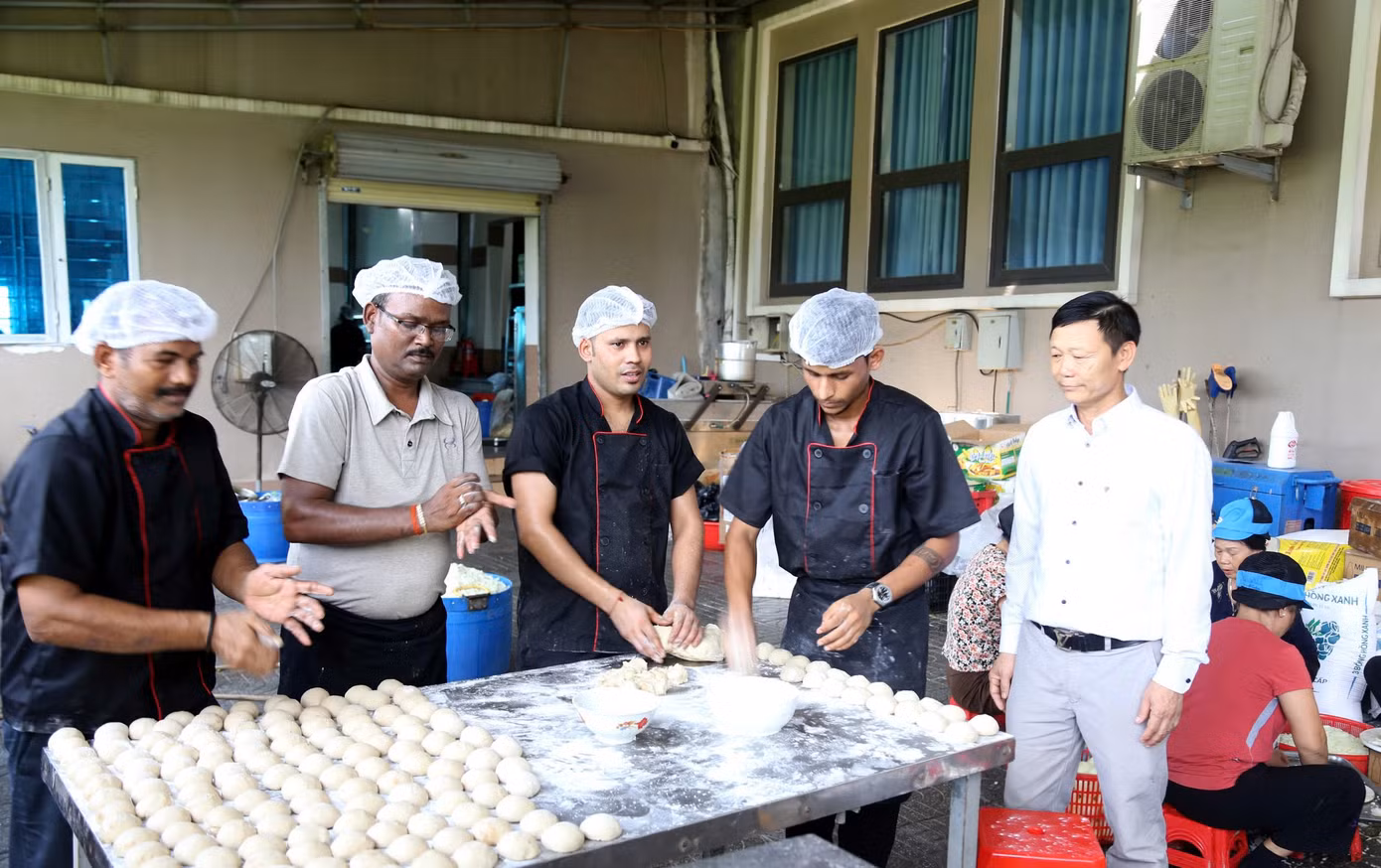 Những món ăn đặc trưng của người Ấn Độ được chế biến tại Nhà hàng Tràng An. Những món ăn đặc trưng của người Ấn Độ được chế biến tại Nhà hàng Tràng An.