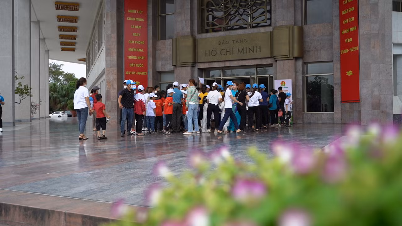Triển lãm thu hút đông đảo mọi người tới tham quan và thưởng thức, trong đó đa phần là các bạn học sinh tới từ các trường trong và ngoài địa bàn Hà Nội.