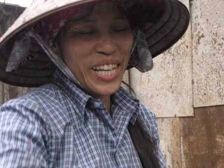 Chị Xuân cười bảo rằng, mới được chồng nhắn tin chúc mừng ngày 8 - 3 lúc sáng.