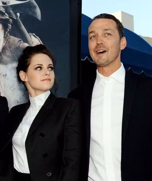 Scandal cặp bồ với đạo diễn có vợ Rupert Sanders đã khiến Kristen khốn đốn