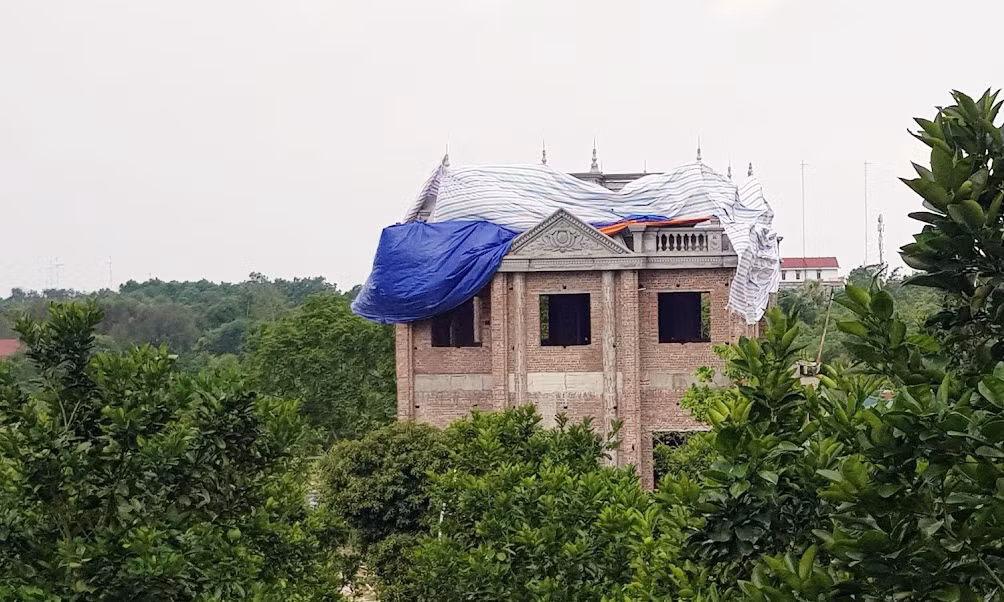 Cận cảnh biệt thự, nhà vườn trái phép 'mọc' trên đồi ở Ba Vì ảnh 9