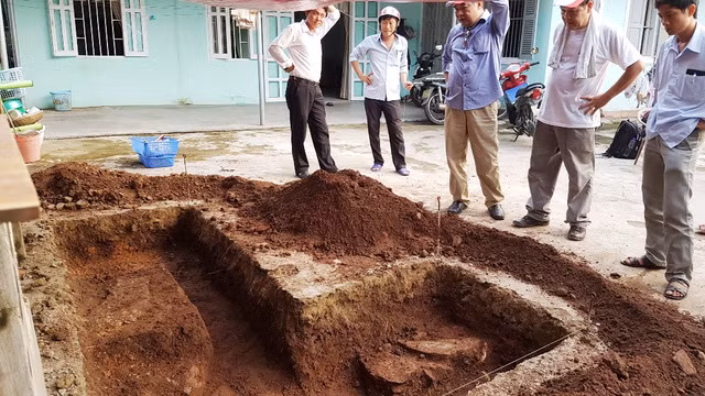 Tìm lăng mộ Vua Quang Trung: Dấu vết nghi móng tường thành ảnh 9