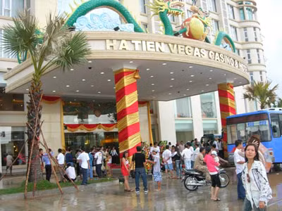 Nhiều người VIệt đến casino Ha Tien Vegas đánh bạc (nguồn Internet)