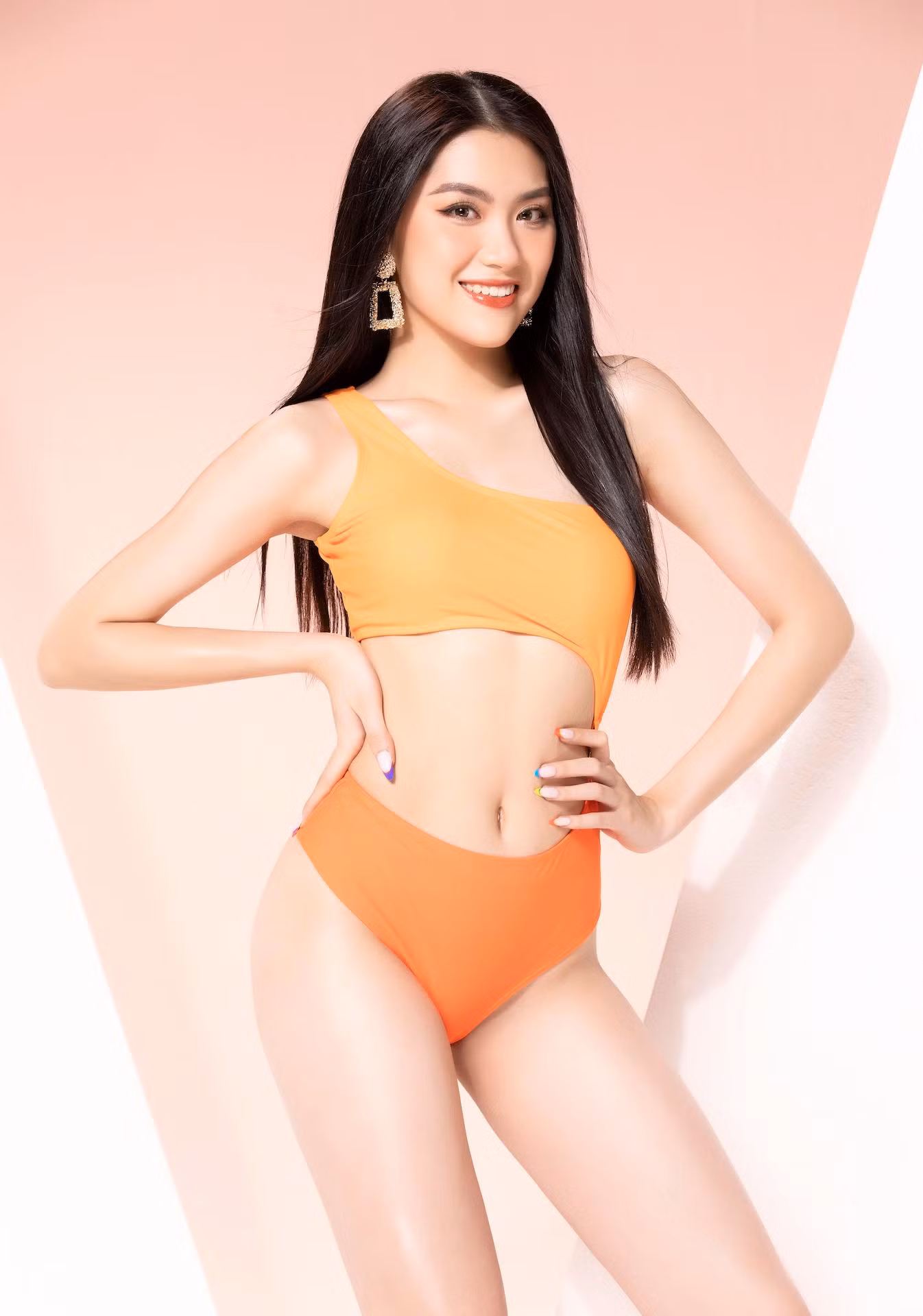 Phương Oanh có khả năng vũ đạo. Phương Oanh từng chia sẻ động lực cô tham gia cuộc thi nhan sắc chính là sự lên ngôi và tỏa sáng của Hoa hậu Đỗ Thị Hà. Cô hãnh diện khi năm nay, Đại học Kinh tế Quốc dân có nhiều thí sinh tham dự Hoa hậu Việt Nam 2022.