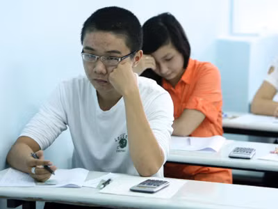 Thí sinh dự thi vào một trường CĐ NCL trong kỳ tuyển sinh năm 2011. Ảnh: Đào Ngọc Thạch