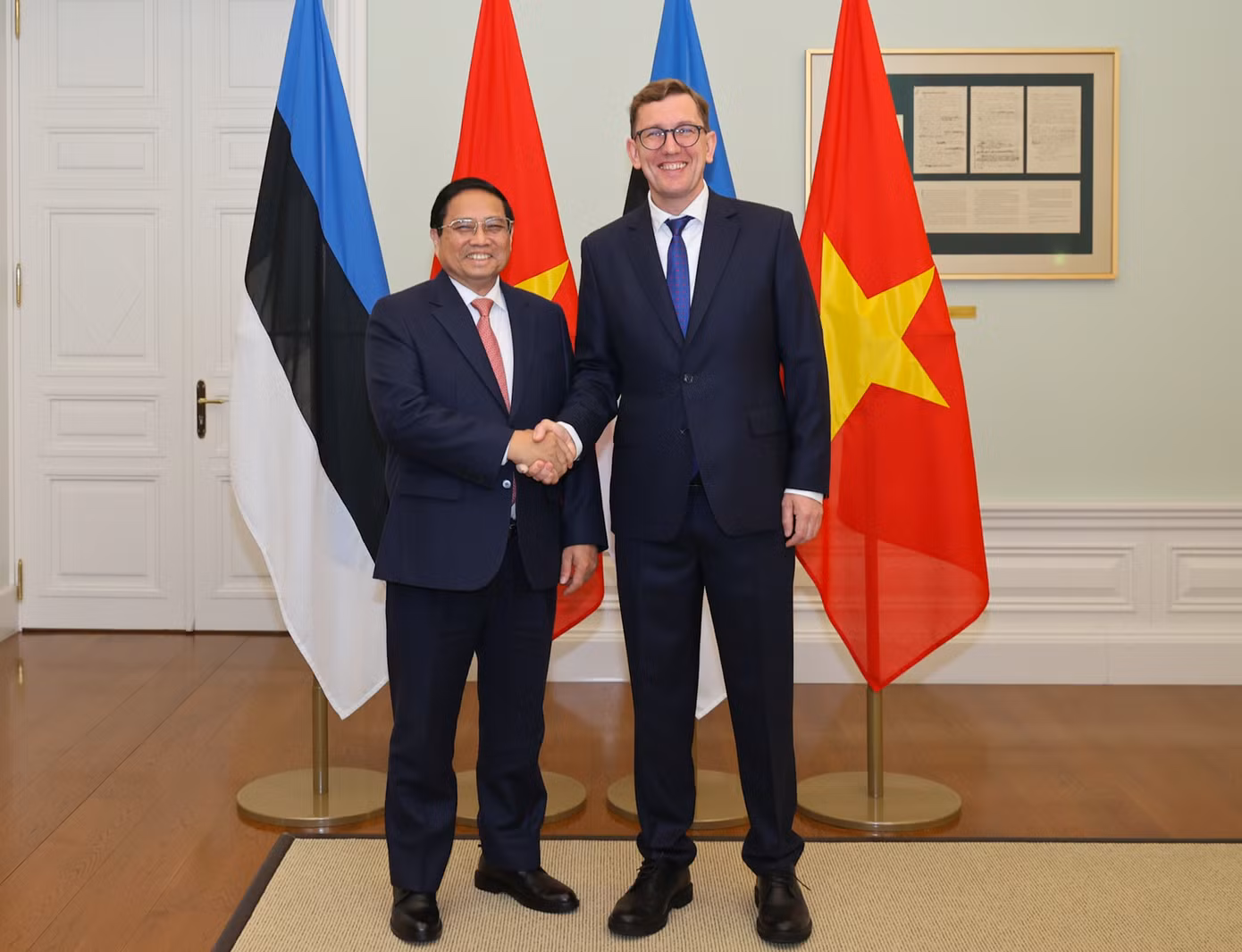 Thủ tướng Phạm Minh Chính và Thủ tướng Estonia Kristen Michal chụp ảnh chung trước cuộc hội đàm. Ảnh: VGP
