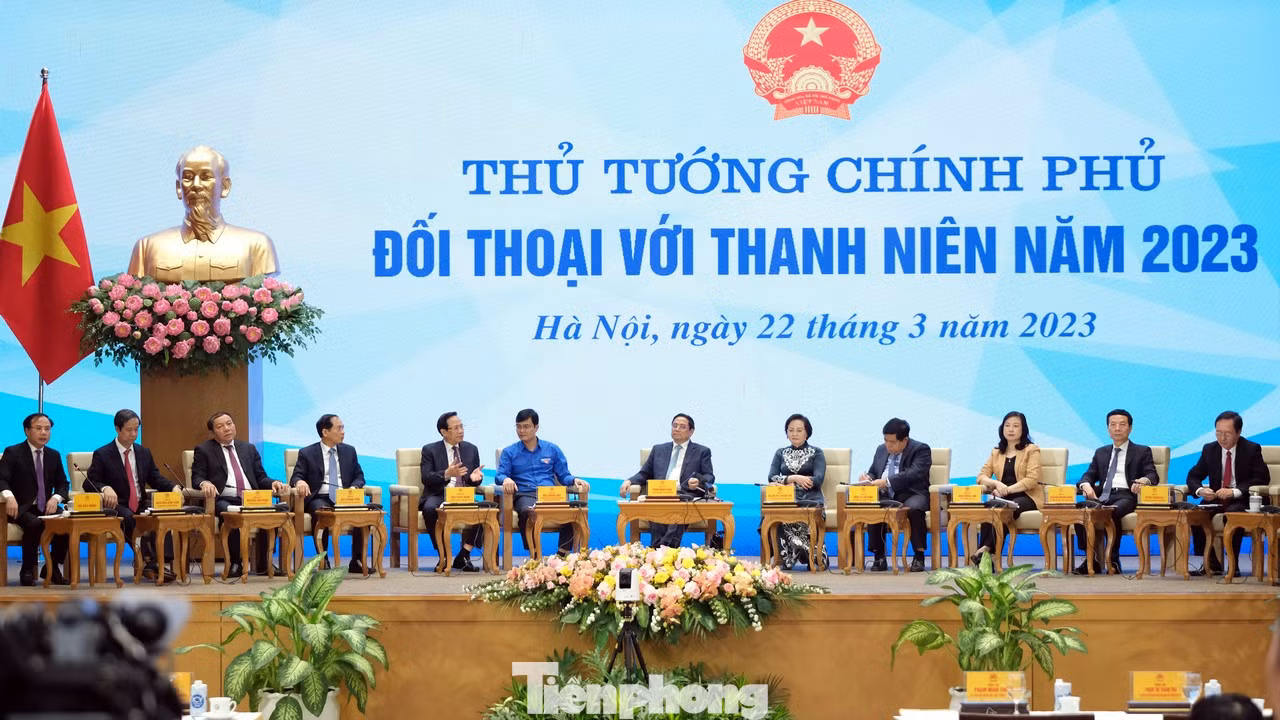 Thủ tướng Chính phủ Phạm Minh Chính và các đại biểu chủ trì đối thoại.