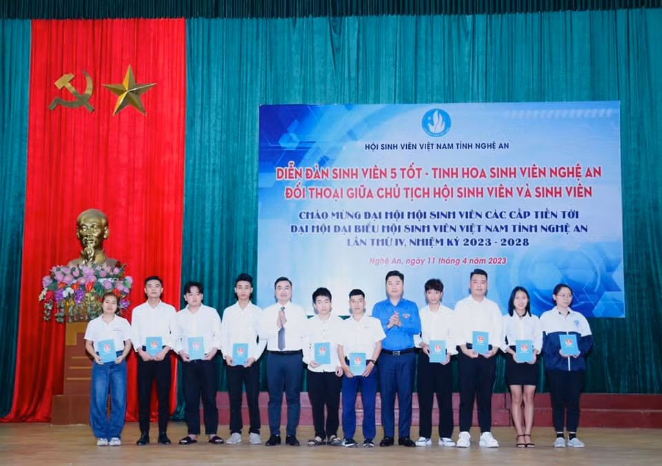 Mở rộng không gian kết nối, chia sẻ học thuật cho sinh viên phấn đấu trở thành "Sinh viên 5 tốt". Ảnh: Hội Sinh viên tỉnh Nghệ An