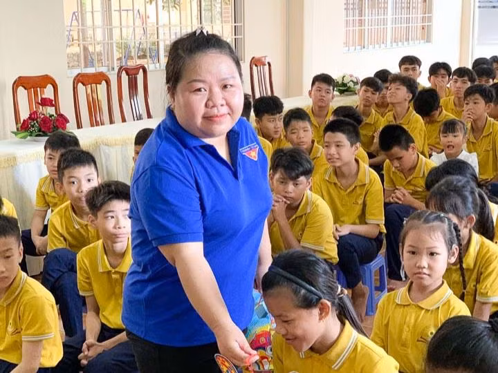 Th.S Võ Tuyết Ngân hiện là Uỷ viên BCH Tỉnh Đoàn Cà Mau, Bí thư Đoàn trường Cao đẳng Cộng đồng Cà Mau.