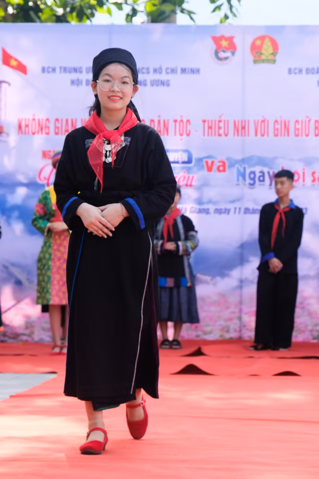 Phần trình diễn trang phục dân tộc của thanh thiếu nhi đã góp phần quảng bá văn hóa các dân tộc đang sinh sống tại tỉnh Hà Giang.