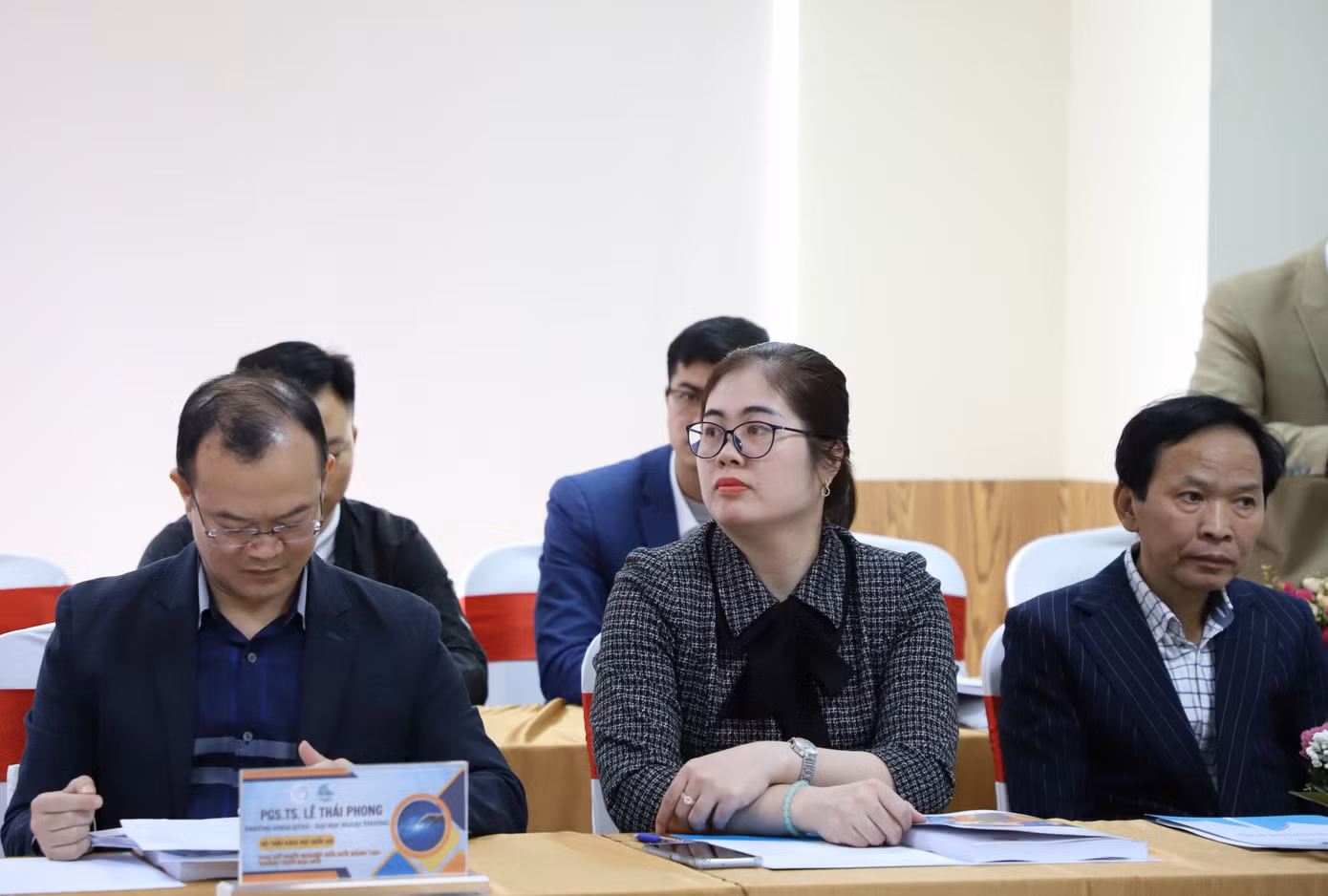 Các nhà khoa học đến từ các trường đại học, viện nghiên cứu trên cả nước tham dự hội thảo.