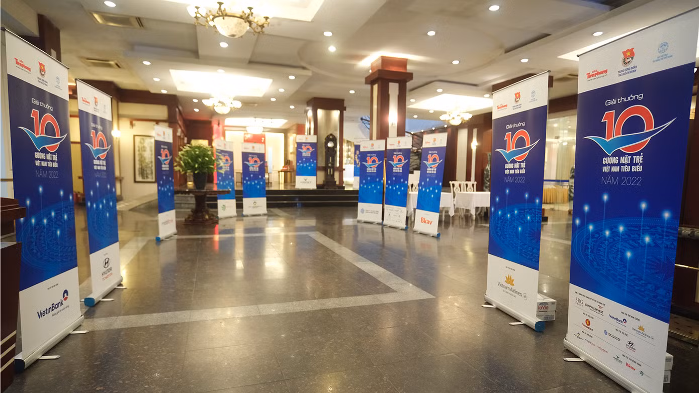 Tối 22/3, tại Hà Nội, Trung ương Đoàn, Quỹ Hỗ trợ Tài năng trẻ Việt Nam tổ chức Gala chào mừng các Gương mặt trẻ Việt Nam tiêu biểu và Gương mặt trẻ triển vọng năm 2022 cùng các đại biểu về dự Lễ tuyên dương.