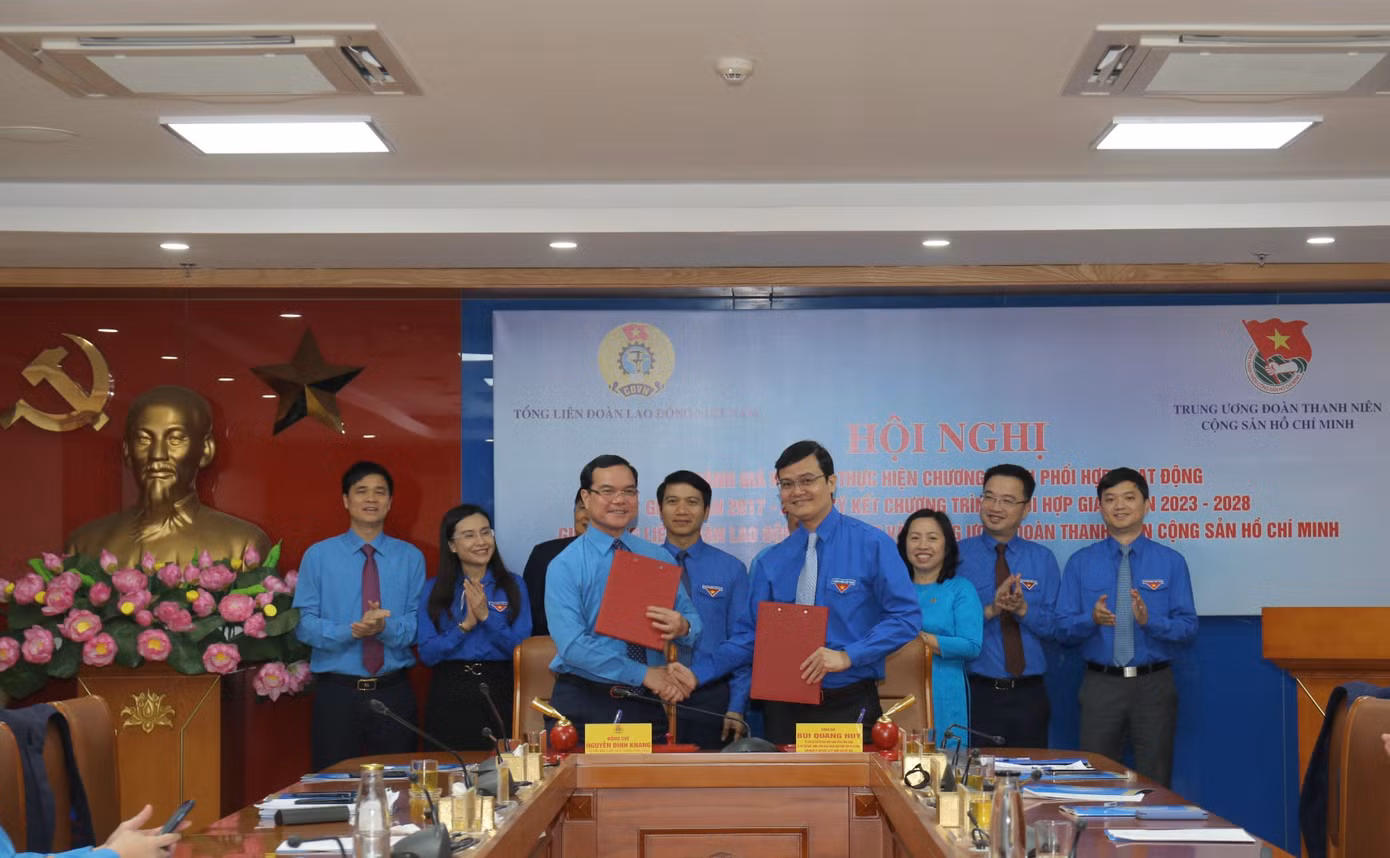 Lễ ký kết Chương trình phối hợp giai đoạn 2023 - 2028 của Trung ương Đoàn và Tổng Liên đoàn Lao động Việt Nam. Ảnh: Bảo Anh Lễ ký kết Chương trình phối hợp giai đoạn 2023 - 2028 của Trung ương Đoàn và Tổng Liên đoàn Lao động Việt Nam. Ảnh: Bảo Anh