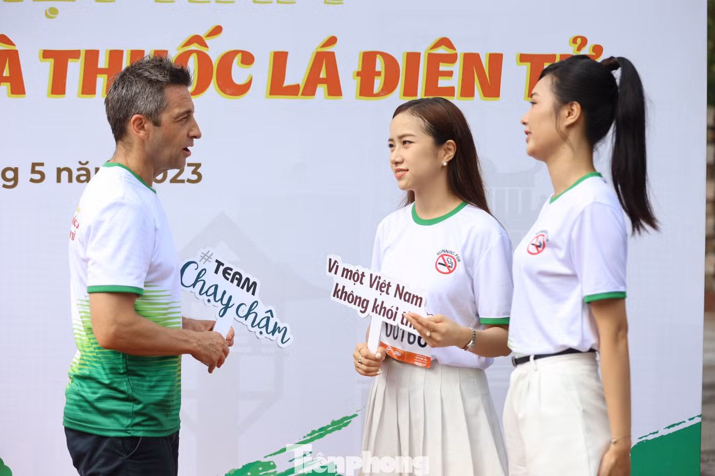 Cũng nhân dịp này, đoàn viên, thanh niên thực hiện hưởng ứng việc cam kết không sử dụng thuốc lá và thuốc lá điện tử, thuốc lá nung nóng để bảo vệ sức khỏe và xây dựng lối sống lành mạnh, môi trường không khói thuốc lá. Qua đó, phát huy vai trò xung kích của cán bộ, đoàn viên, thanh niên trong tham gia phòng, chống tác hại của thuốc lá. Cũng nhân dịp này, đoàn viên, thanh niên thực hiện hưởng ứng việc cam kết không sử dụng thuốc lá và thuốc lá điện tử, thuốc lá nung nóng để bảo vệ sức khỏe và xây dựng lối sống lành mạnh, môi trường không khói thuốc lá. Qua đó, phát huy vai trò xung kích của cán bộ, đoàn viên, thanh niên trong tham gia phòng, chống tác hại của thuốc lá.
