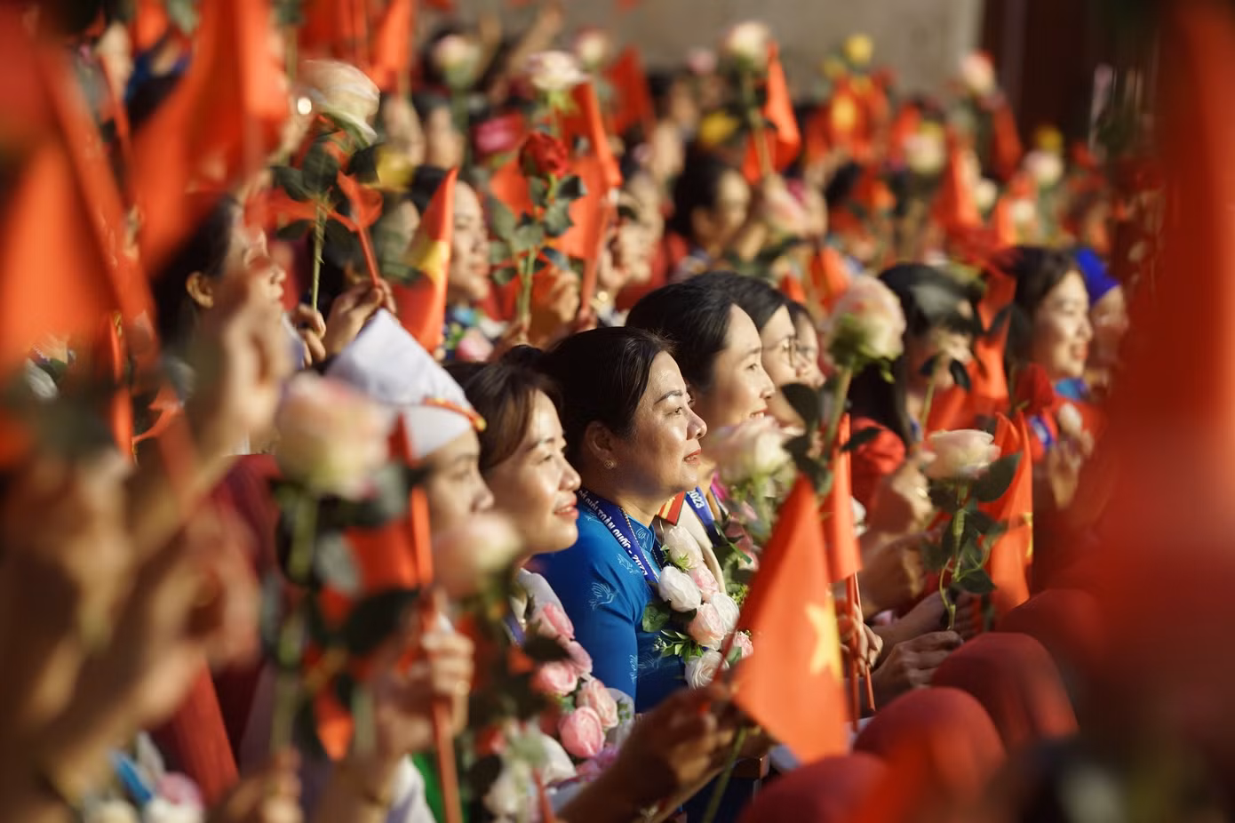 Tham gia chương trình, đại biểu trẻ tuổi nhất là 31 tuổi, cao tuổi nhất là 55 tuổi. Có chị đã tham gia công tác Hội hơn 37 năm, nhiều chị có trên 20 năm giữ cương vị Chủ tịch Hội cơ sở. Tham gia chương trình, đại biểu trẻ tuổi nhất là 31 tuổi, cao tuổi nhất là 55 tuổi. Có chị đã tham gia công tác Hội hơn 37 năm, nhiều chị có trên 20 năm giữ cương vị Chủ tịch Hội cơ sở.