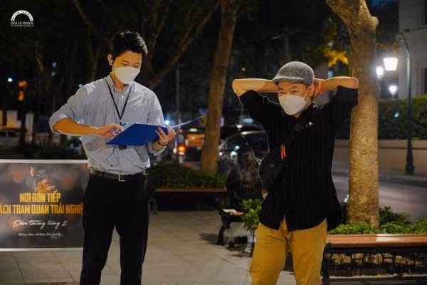 Khoảnh khắc Thanh Tùng khi làm việc khiến bao bạn nữ xao xuyến. Khoảnh khắc Thanh Tùng khi làm việc khiến bao bạn nữ xao xuyến.