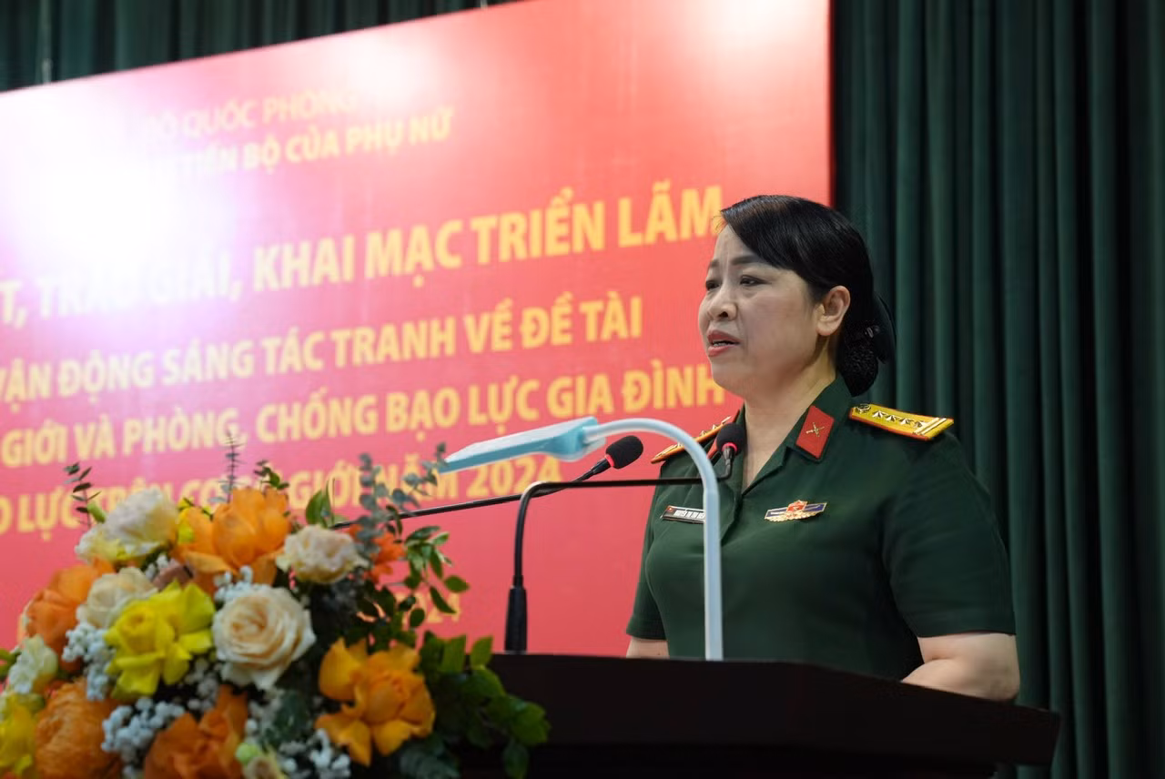 Đại tá Nguyễn Thị Thu Hiền - Trưởng Ban Phụ nữ Quân đội chia sẻ tại chương trình. Đại tá Nguyễn Thị Thu Hiền - Trưởng Ban Phụ nữ Quân đội chia sẻ tại chương trình.
