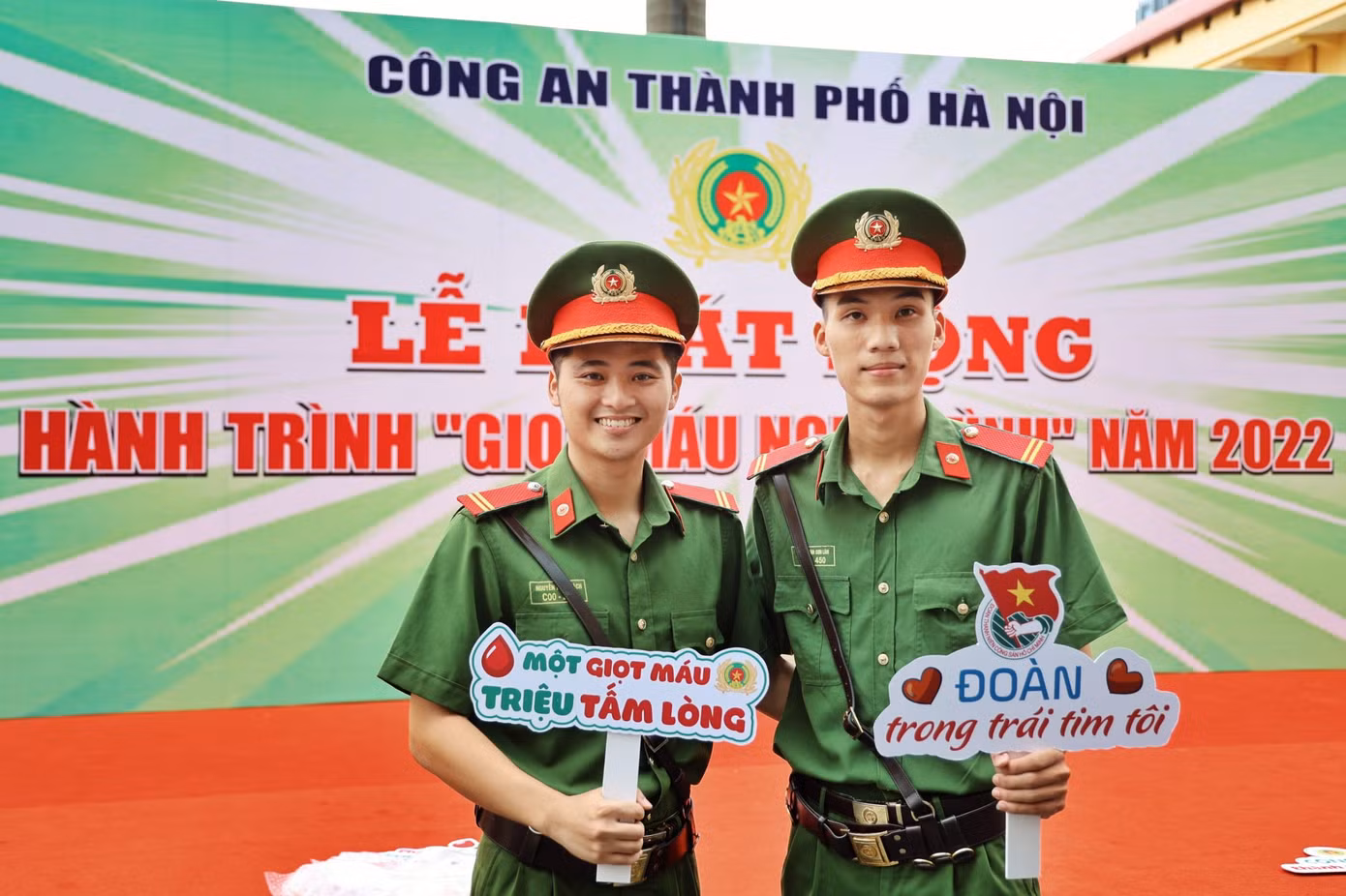 Đoàn Thanh niên CATP chủ trì phối hợp các cơ quan, đơn vị trong và ngoài CATP chuẩn bị điều kiện, tài liệu, hậu cần phục vụ tổ chức Lễ phát động và triển khai các điểm tiếp nhận máu trong Hành trình “Giọt máu nghĩa tình” năm 2022.